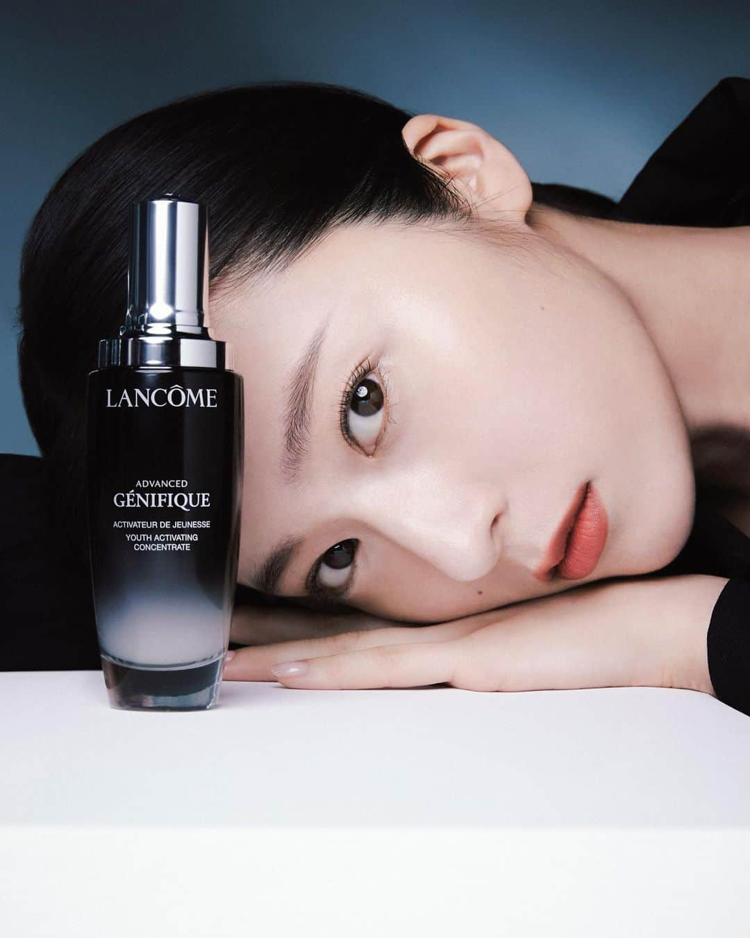 クリスタルのインスタグラム：「🖤 @lancomeofficial #랑콤  #제니피끄세럼 #3살동안세럼 #RewindYourAge #뗑이돌파운데이션」