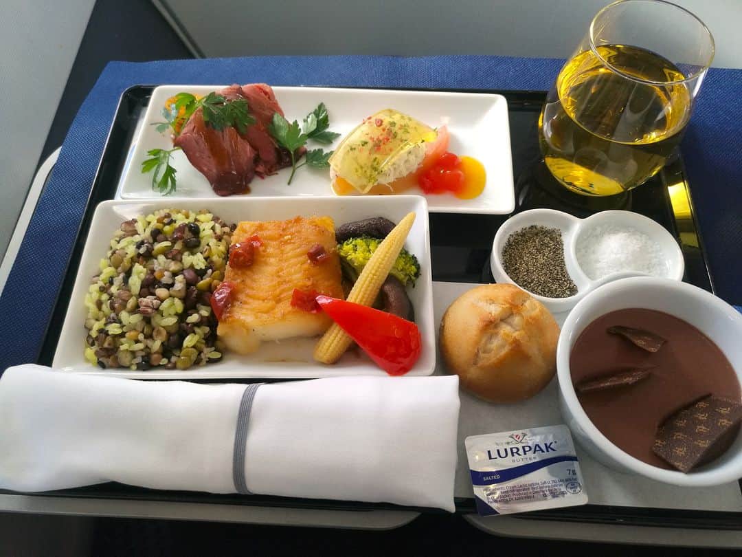 All Nippon Airwaysのインスタグラム：「On the ground or in the air, we don’t compromise on food! Thank you to our crew from Guangzhou for this delicious photo! #CrewView」