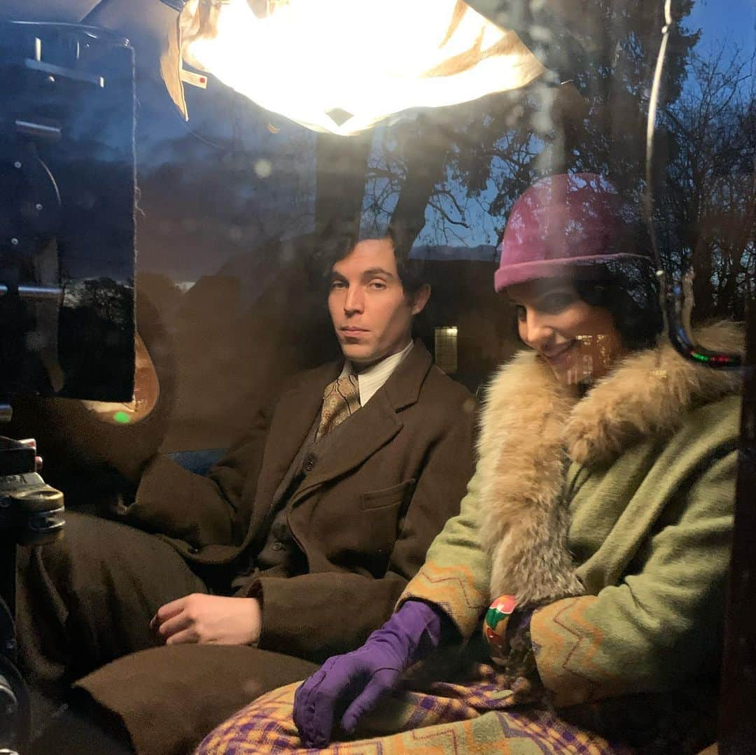 ローラ・ハドックさんのインスタグラム写真 - (ローラ・ハドックInstagram)「The Laureate. Behind the camera.   Our time on this film was some of the happiest times I’ve ever had. With great pals, Tom Hughes @diannaagron and @fra_fee everyday at work felt like playtime. We didn’t have much money but what we did have was belief, teamwork and a right old giggle. Take me back so we can do it all again.   Go see this lil movie if you can.. opens this Friday 5th May. 🙏🏼  @fra_fee  @adambarnettdop  @franhounsom  @helenbeaumontcostume」5月3日 22時36分 - laurajhaddock