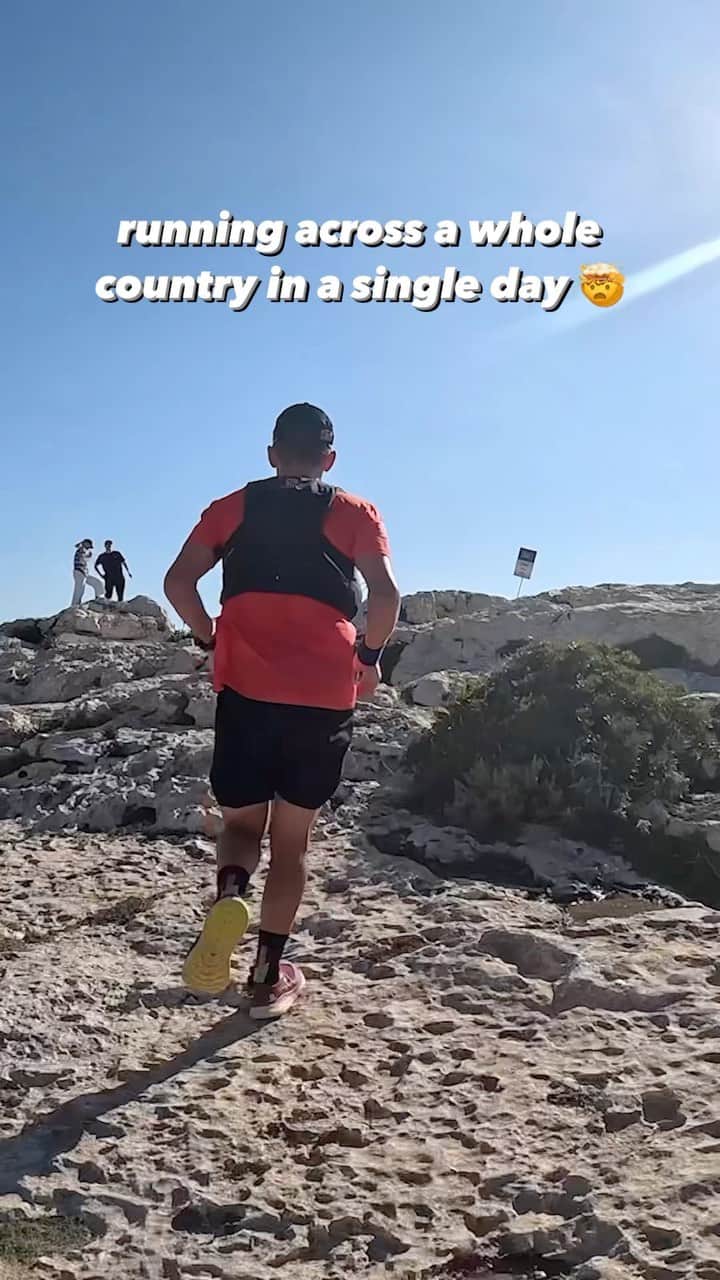 レッドブルのインスタグラム：「one entire country in one single day? nbd... 🤯  sign up for the Wings For Life World Run on the 7th of May. you can run from anywhere! just download the app and join the world’s biggest running event 🔥   #redbull #givesyouwiiings #wingsforlife #wingsforlifeworldrun #wflwr #running #fitness #malta #spinalcordinjury」