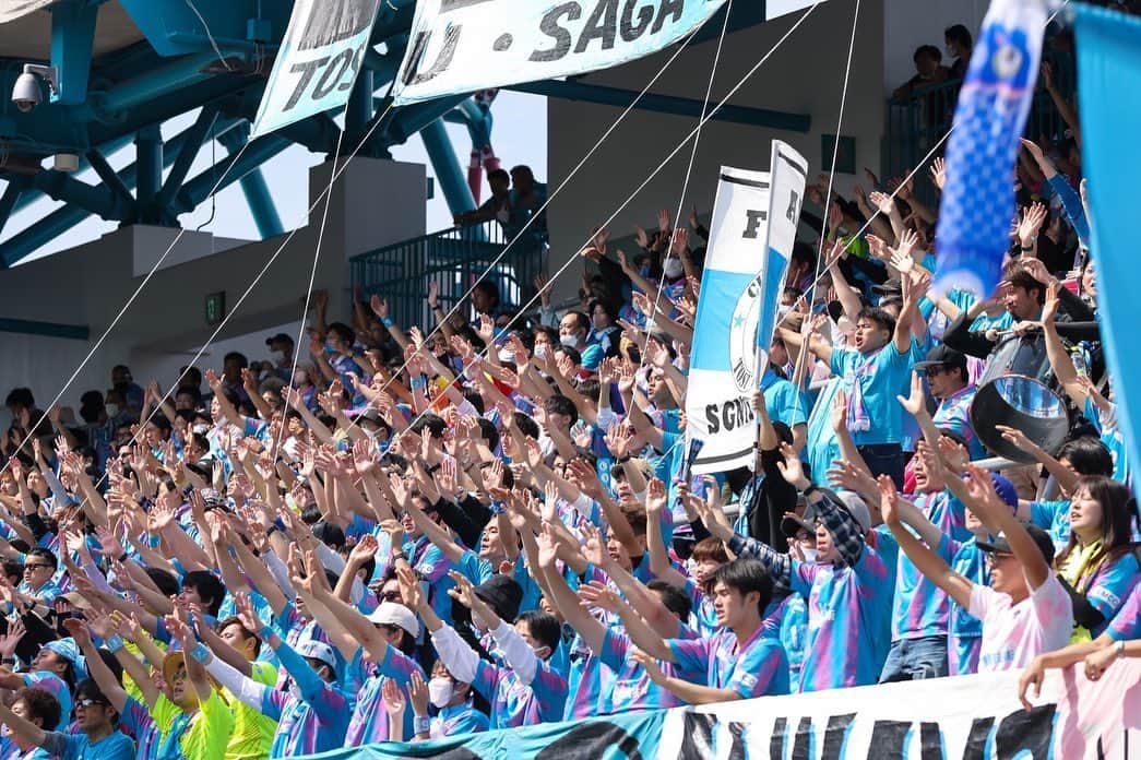 小川佳純のインスタグラム：「. 5/3(祝・水)J1第11節vs横浜Fマリノス 1-3 lose  悔しい敗戦。 成長している選手達を誇らしく思うとともに、さらなる成長の手助けをしてあげたい。  応援してくださる皆さんには結果で恩返しを！  今日も素晴らしい応援ありがとうございました！  #サガン鳥栖 #明治安田生命j1リーグ  #YASUDA」