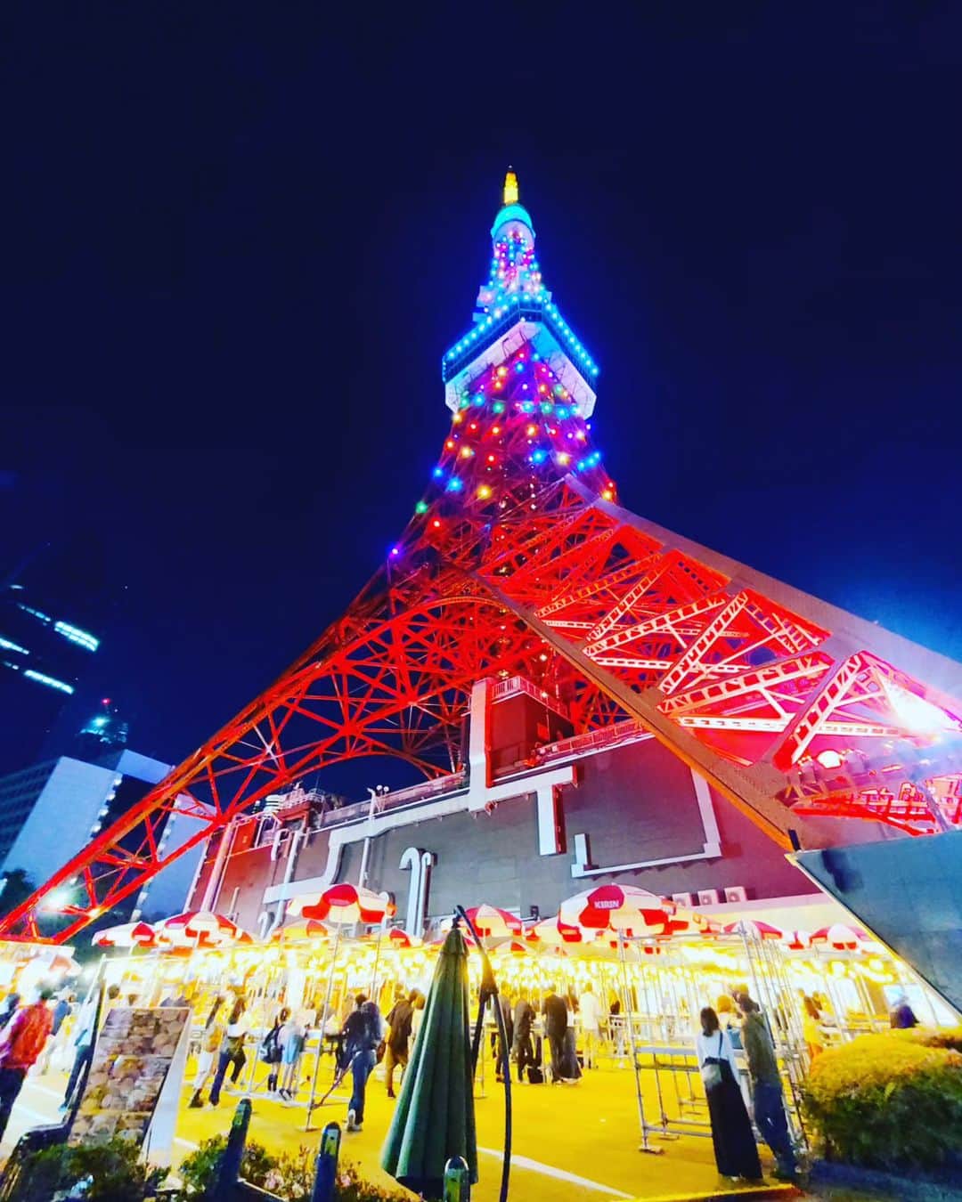 DJ KOOさんのインスタグラム写真 - (DJ KOOInstagram)「GWいかがお過ごしですか！？ 健康第一ナイトウォークしてきました 東京タワーもGW仕様のライトアップ DO DANCE！！   #GW  #東京タワー  #DJKOO」5月3日 22時51分 - dj_koo1019
