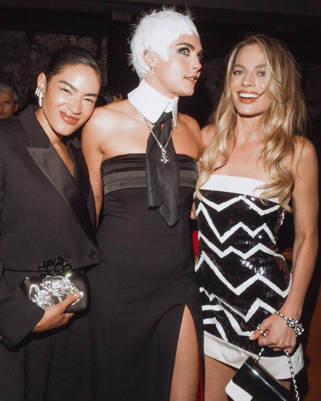 British Vogueさんのインスタグラム写真 - (British VogueInstagram)「#MargotRobbie and #CaraDelevingne were among the stars at @ChanelOfficial’s #MetGala after-party. The exclusive event welcomed A-listers galore, with #Usher bringing the life to the party while #Succession’s #JeremyStrong was spotted chatting with #GlennClose. Click the link in bio for a sneak peek inside the party.  Photographed by @CoreyTenold.」5月3日 23時04分 - britishvogue