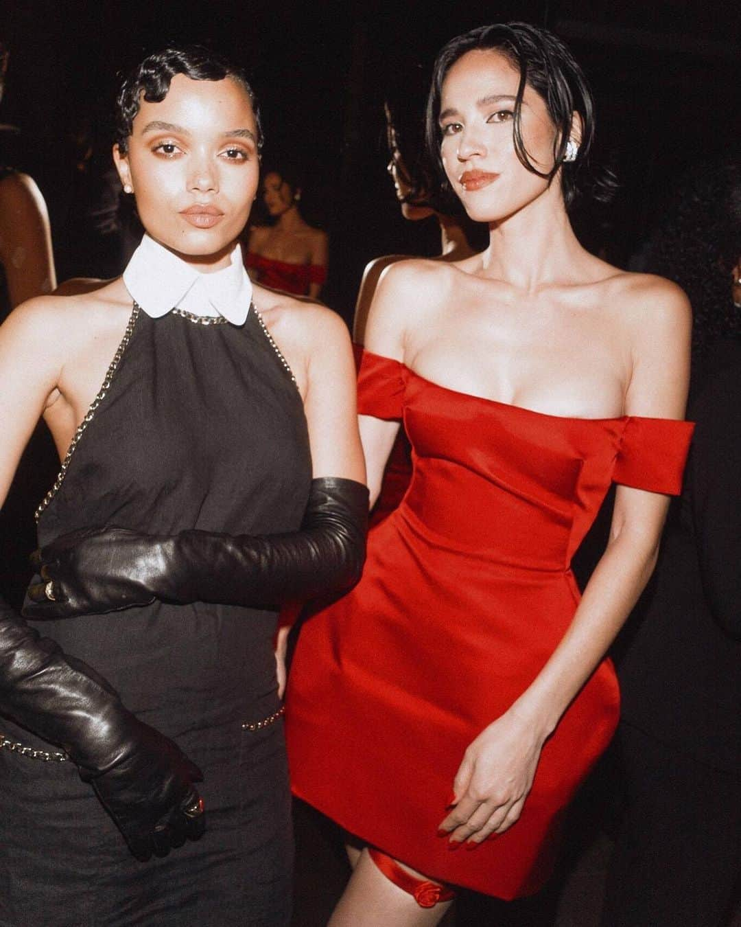 British Vogueさんのインスタグラム写真 - (British VogueInstagram)「#MargotRobbie and #CaraDelevingne were among the stars at @ChanelOfficial’s #MetGala after-party. The exclusive event welcomed A-listers galore, with #Usher bringing the life to the party while #Succession’s #JeremyStrong was spotted chatting with #GlennClose. Click the link in bio for a sneak peek inside the party.  Photographed by @CoreyTenold.」5月3日 23時04分 - britishvogue