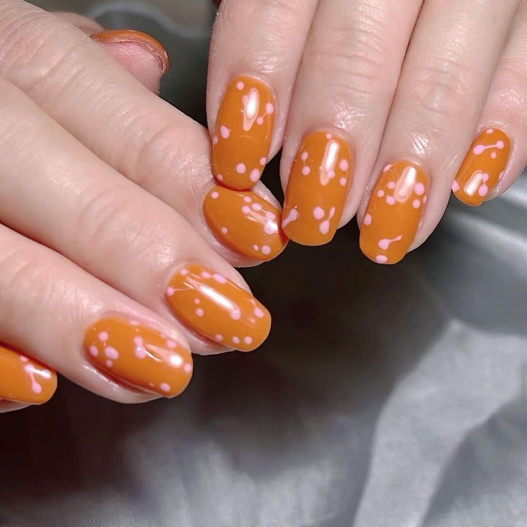 なかやまちえこのインスタグラム：「テラコッタいろ💅⠀ ⠀ @mypanda.mypanda ⠀ #nail #nails #nailart #ネイル #美甲 #ネイルアート  #japanesenailart #manucure #japanesenails #manicurist #gelnails #أظافر #네일아트 #미용  #เพ้นท์เล็บ #artedeuñas #เพ้นท์เล็บเจล #ジェルネイルデザイン #ネイルデザイン #nagelkunst @aby_sharenail」