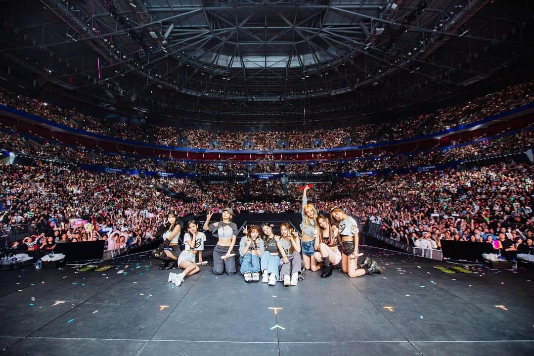 TWICEさんのインスタグラム写真 - (TWICEInstagram)「TWICE 5TH WORLD TOUR ‘READY TO BE’ IN #SYDNEY - DAY 2 🍭  A beautiful night in Sydney filled with ONCE's love! ✨ Thank you Sydney 💞🖐️  #TWICE #트와이스 #READYTOBE  #TWICE_5TH_WORLD_TOUR #TWICE_5TH_WORLD_TOUR_IN_SYDNEY」5月3日 23時04分 - twicetagram