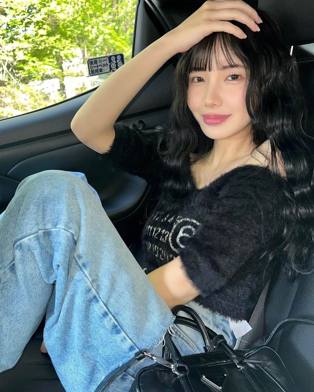 えみ姉のインスタグラム：「ㅤ ゆるゆるウェーブばっかり最近🌿 簡単だし楽ちんなんだよね、この髪型が ㅤ」