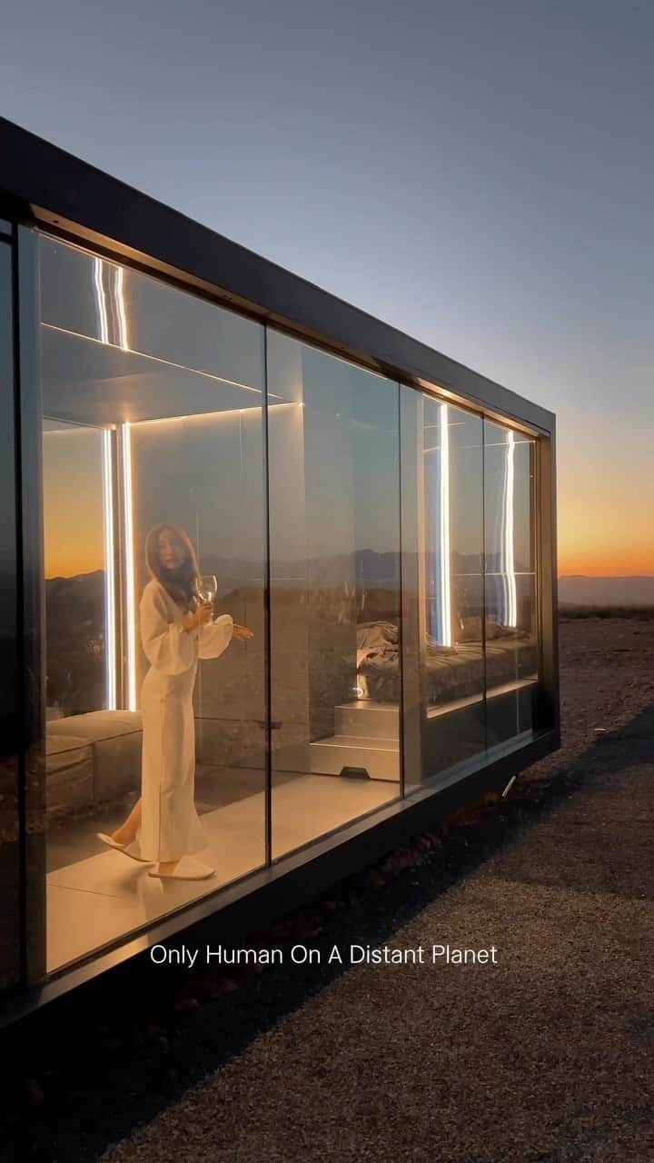 Giann Chanのインスタグラム：「Experience a sense of isolation.🛸   #Space #colony #planetearth #distantplanet」