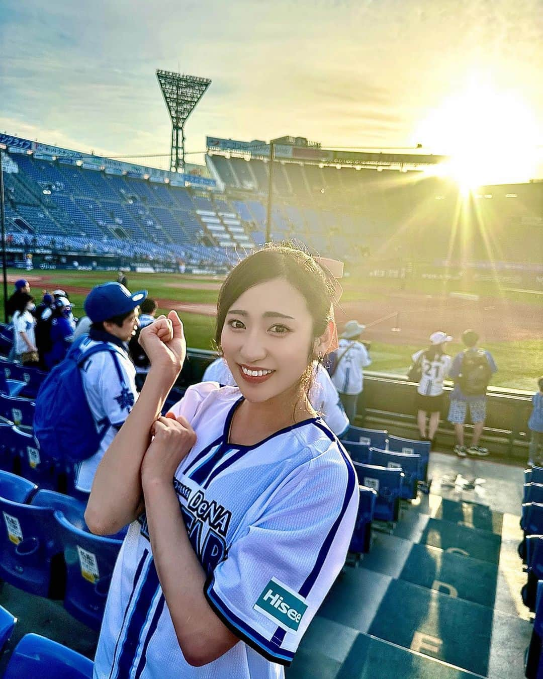 内田ゆめのインスタグラム：「本日、Hisenseハイセンス大画面テレビDAYに#大画面大応援プロジェクト の#大応援メッセンジャー としてハマスタに行ってきました⚾️💙  横浜ベイスターズさん、おめでとうございます🎊  バウアー選手の初の一軍試合を生で見られたこと、とても嬉しかったです🥹♡♡♡  久しぶりのハマスタで、とってもテンションあがりました🪄  これからも一緒に#横浜ベイスターズ を応援しましょう！！！🐬💕  #Hisense #ハイセンス #横浜DeNAベイスターズ #baystars #大画面大応援プロジェクト #横浜応援にハイセンス参戦 #こんな所にハイセンス #sponsored #pr」