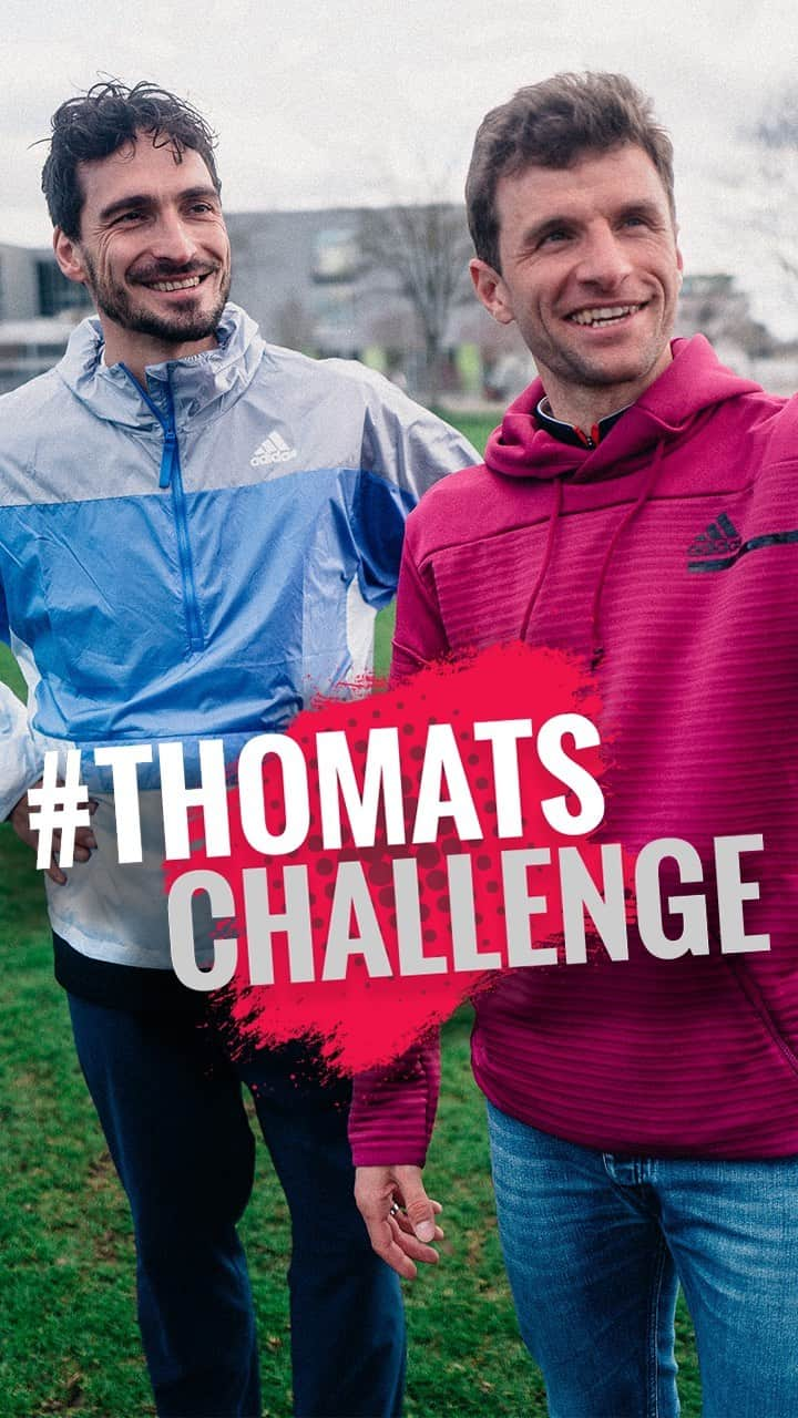 マッツ・フメルスのインスタグラム：「Nicht nur in der @bundesliga geht`s aktuell spannend zu sondern auch bei der #ThoMats Challenge. Dieses Mal stand für uns ein Dosenschießen auf dem Programm: 21 Dosen, die mit möglichst wenigen Schüssen abgeräumt werden mussten. Hört sich leichter an als es ist. 🥫⚽️🥫  Meine Empfehlung: Erst die #ThoMats anschauen und dann mit Freunden oder der Familie im Garten nachmachen! Schreibt gerne, wie viele Schüsse ihr benötigt habt. Viel Spaß beim Dosenschießen!  #esmuellert #aussenrist #ThoMatsChallenge #Dosenschiessen #ThomasMüller #MatsHummels #challenge」