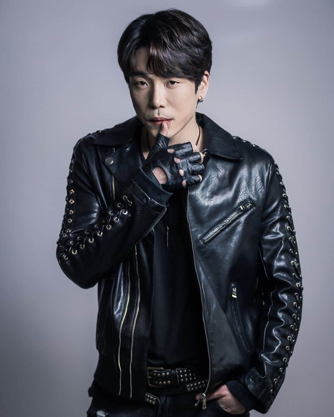 のインスタグラム：「이제 남은 뮤지컬 공연 마지막 한번!! 토요일 낮 공연 마지막으로 불지르고 다시 가수&작곡가 모드로 컴백 하겠습니다. 그럼 이만 총총」