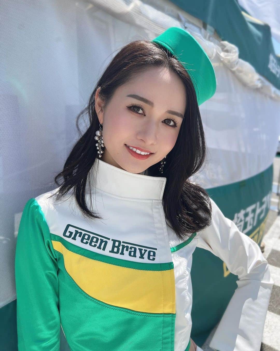 五十嵐みさのインスタグラム：「. 予選日お疲れ様でした🏎🏁 52号車は見事Q1を突破し、明日は4番手からのスタートとなります💪 グリッドボードは私が担当します🍀 . 良いポジションからのスタートとなるので、目指すは表彰台しかありません😎🏆 今から楽しみで仕方ない！！ . 引き続き、埼玉トヨペットGreenBrave 52号車の応援よろしくお願いします💚 . #SUPERGT#スーパーgt#埼玉トヨペット#greenbrave#レースクイーン#埼玉トヨペットサポーターズ#コスチューム#grsupra#富士スピードウェイ#サーキット#モータースポーツ#racequeen#一眼レフ#ポートレート」