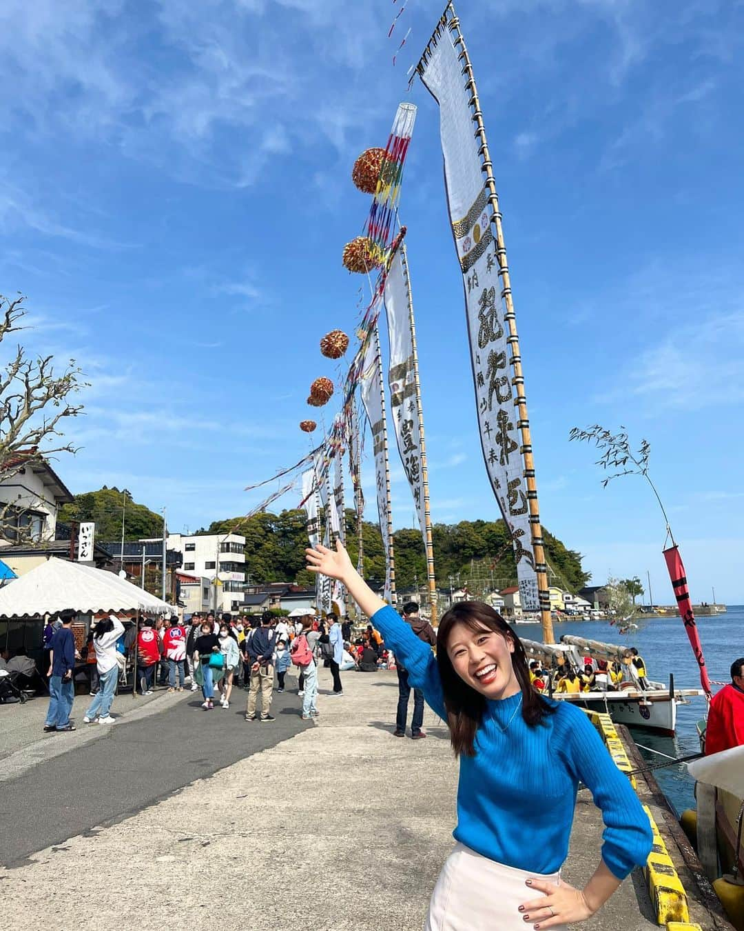 河谷麻瑚のインスタグラム：「.  石川県！能登町小木のお祭り💖　 とも旗祭り🚩✨　 　 のぼり旗がのった船が海に並ぶ姿、　 圧巻でした〜😍✨ そういえば、去年のGWは青柏祭に行ったな〜🤓　 　 #石川県#能登町#小木#小木漁港#とも旗祭り#帰省#能登#gw」