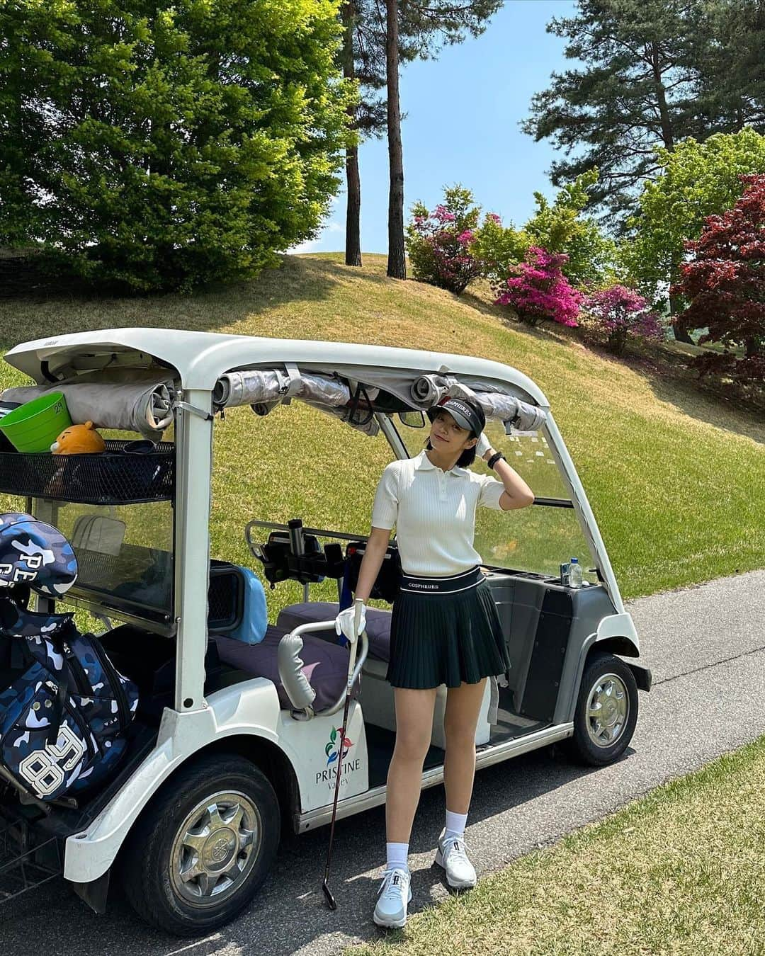 ソン・ジインのインスタグラム：「언젠간 잘칠수있겠지?☀️⛳️🥰🍀💯🌺 @gospheres #고스피어」