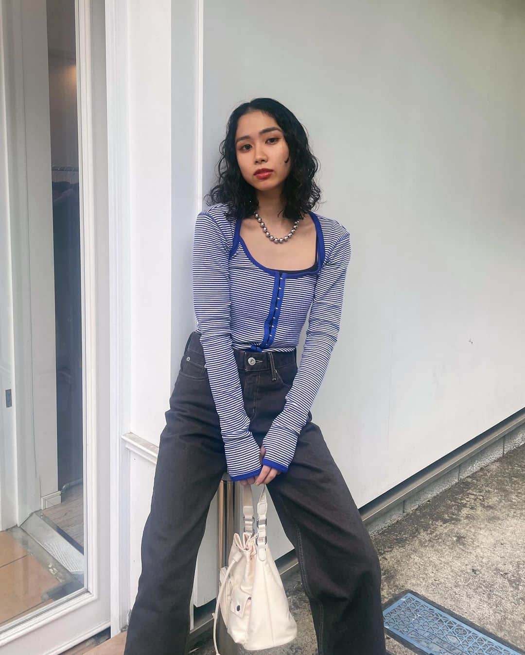 MOUSSY SNAPさんのインスタグラム写真 - (MOUSSY SNAPInstagram)「#MOUSSYSNAP @natsumi_watanabe_ 159cm  ・BOLERO AND CAMI SET(010GSS80-0350) ・90S LOWRISE COLOR STRAIGHT(010GSA12-1690) ・LOGO STRAP BUCKET BAG(010GS750-1470) ・SHIRRING STRAP TONGS SANDALS(010GSK52-1180) 全国のMOUSSY店舗／SHEL'TTER WEBSTORE／ZOZOTOWNにて発売中。  #MOUSSY #MOUSSYJEANS #セットアイテム #デニムコーデ #カラーデニム #春コーデ」5月3日 23時22分 - moussysnap