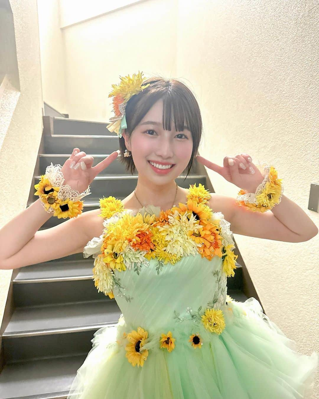 安部若菜さんのインスタグラム写真 - (安部若菜Instagram)「NMB48LIVE2023 3公演、ありがとうございました！  リクエストアワーは、皆さんからの投票での50位〜1位の楽曲🥇 どの曲も全部楽しかったです！  ソロで『ショートカットの夏』をまた歌わせて頂けたのも嬉しかった！🌻  5枚目はバックダンサーで一緒に踊ってくれた9期研究生ちゃん達！  左上は、池田典愛ちゃん 右上は、渋谷紗雪ちゃん 左下は、衣笠彩実ちやん 右下は、宮本杏海ちゃん  かわい子ちゃんと一緒に歌えて幸せ倍増でした！  本当にありがとうございました！ #NMB48#アイドル#ライブ#ショート#ショートヘア#ショートカット」5月3日 23時26分 - _wakapon_