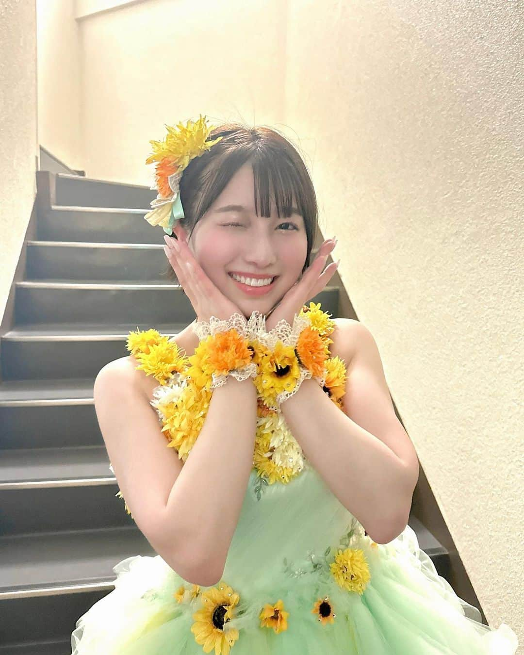 安部若菜のインスタグラム：「NMB48LIVE2023 3公演、ありがとうございました！  リクエストアワーは、皆さんからの投票での50位〜1位の楽曲🥇 どの曲も全部楽しかったです！  ソロで『ショートカットの夏』をまた歌わせて頂けたのも嬉しかった！🌻  5枚目はバックダンサーで一緒に踊ってくれた9期研究生ちゃん達！  左上は、池田典愛ちゃん 右上は、渋谷紗雪ちゃん 左下は、衣笠彩実ちやん 右下は、宮本杏海ちゃん  かわい子ちゃんと一緒に歌えて幸せ倍増でした！  本当にありがとうございました！ #NMB48#アイドル#ライブ#ショート#ショートヘア#ショートカット」