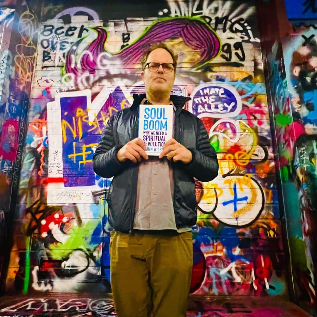 レイン・ウィルソンのインスタグラム：「Time for an soulful explosion! Follow us over at @soulboom」