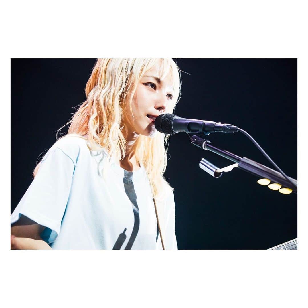 MAMIさんのインスタグラム写真 - (MAMIInstagram)「SCANDAL TOUR 2023「unlimited UTOPIA」@ Zepp Fukuoka . . 来てくれたみんなありがとう🥹💖 福岡ももれなくやばすぎた㌔🥵🥵❣️ たぁああーーーのしかったねえ🥹🔥🔥🔥🔥 みんなのモチベすごすぎて負けないようにこちらも全力だった😡😡🔥🔥🔥❤️ 一緒に最高の夜を過ごしてくれてありがとう🥹🍎 また手を挙げる、歌う、踊るなどをしましょう🙋‍♀️ . . ツアーラスト東京🗼来てくれるみんな準備できとんか🥵❣️頑張っちゃうよお〜って  . 📸 @ninjajon」5月3日 23時38分 - mmts_dayo