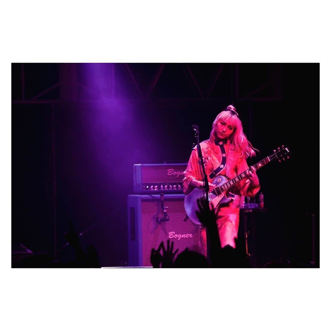 MAMIさんのインスタグラム写真 - (MAMIInstagram)「SCANDAL TOUR 2023「unlimited UTOPIA」@ Zepp Fukuoka . . 来てくれたみんなありがとう🥹💖 福岡ももれなくやばすぎた㌔🥵🥵❣️ たぁああーーーのしかったねえ🥹🔥🔥🔥🔥 みんなのモチベすごすぎて負けないようにこちらも全力だった😡😡🔥🔥🔥❤️ 一緒に最高の夜を過ごしてくれてありがとう🥹🍎 また手を挙げる、歌う、踊るなどをしましょう🙋‍♀️ . . ツアーラスト東京🗼来てくれるみんな準備できとんか🥵❣️頑張っちゃうよお〜って  . 📸 @ninjajon」5月3日 23時38分 - mmts_dayo