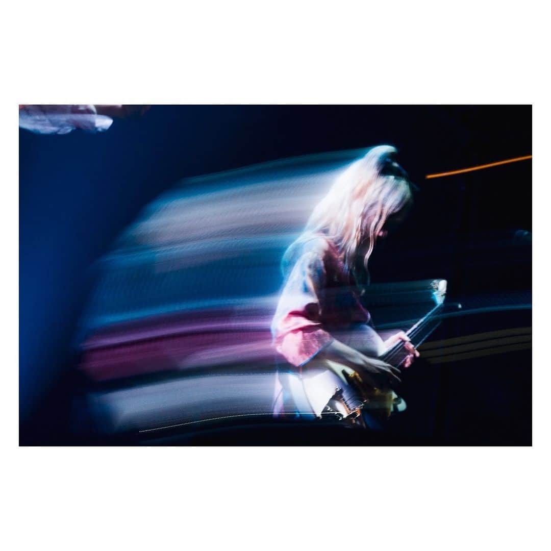 MAMIさんのインスタグラム写真 - (MAMIInstagram)「SCANDAL TOUR 2023「unlimited UTOPIA」@ Zepp Fukuoka . . 来てくれたみんなありがとう🥹💖 福岡ももれなくやばすぎた㌔🥵🥵❣️ たぁああーーーのしかったねえ🥹🔥🔥🔥🔥 みんなのモチベすごすぎて負けないようにこちらも全力だった😡😡🔥🔥🔥❤️ 一緒に最高の夜を過ごしてくれてありがとう🥹🍎 また手を挙げる、歌う、踊るなどをしましょう🙋‍♀️ . . ツアーラスト東京🗼来てくれるみんな準備できとんか🥵❣️頑張っちゃうよお〜って  . 📸 @ninjajon」5月3日 23時38分 - mmts_dayo
