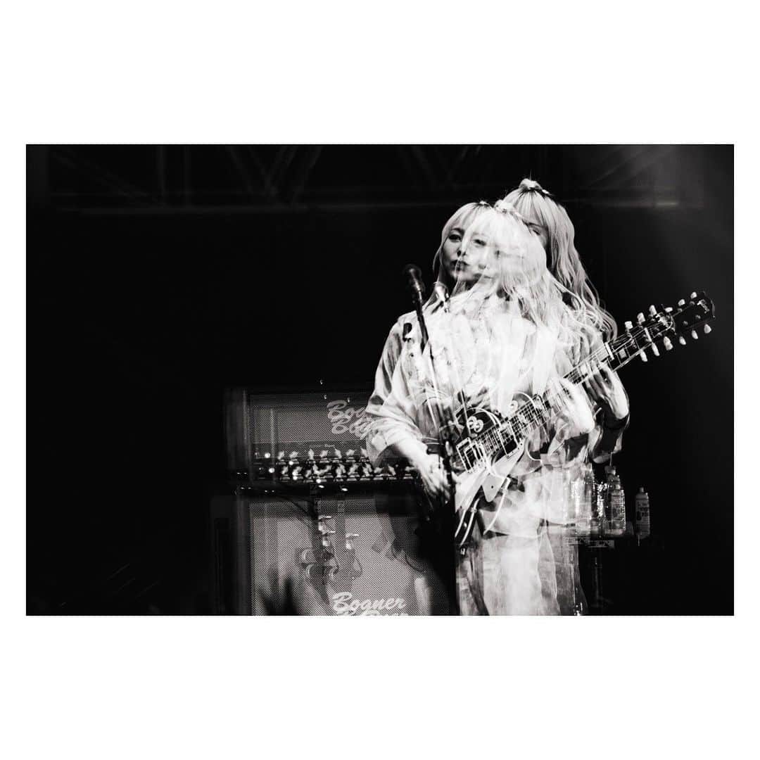 MAMIさんのインスタグラム写真 - (MAMIInstagram)「SCANDAL TOUR 2023「unlimited UTOPIA」@ Zepp Fukuoka . . 来てくれたみんなありがとう🥹💖 福岡ももれなくやばすぎた㌔🥵🥵❣️ たぁああーーーのしかったねえ🥹🔥🔥🔥🔥 みんなのモチベすごすぎて負けないようにこちらも全力だった😡😡🔥🔥🔥❤️ 一緒に最高の夜を過ごしてくれてありがとう🥹🍎 また手を挙げる、歌う、踊るなどをしましょう🙋‍♀️ . . ツアーラスト東京🗼来てくれるみんな準備できとんか🥵❣️頑張っちゃうよお〜って  . 📸 @ninjajon」5月3日 23時38分 - mmts_dayo