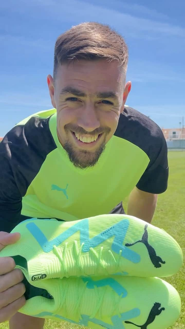 セバスティアン・コアテスのインスタグラム：「Hola @pumafootball 🐆🐆  #foreverfaster」