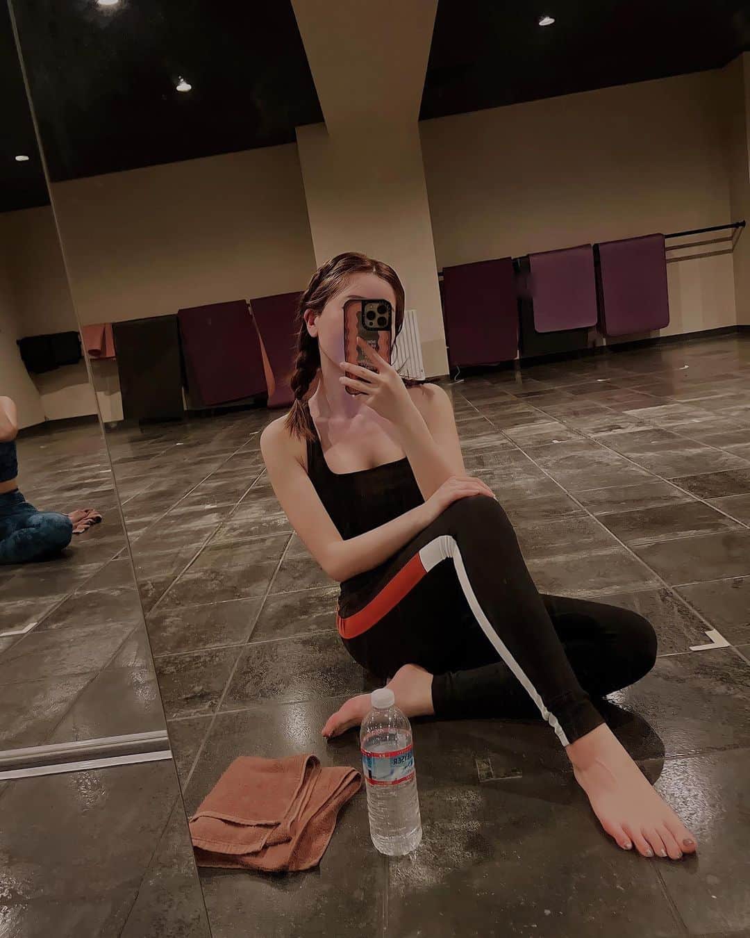 のインスタグラム：「🧘‍♀️UNIQLOのスポーツウェア スタイリッシュなセットアップで いいかんじ🙏  #溶岩ホットヨガ  鬼の滝汗。最高。  #GWの過ごし方」