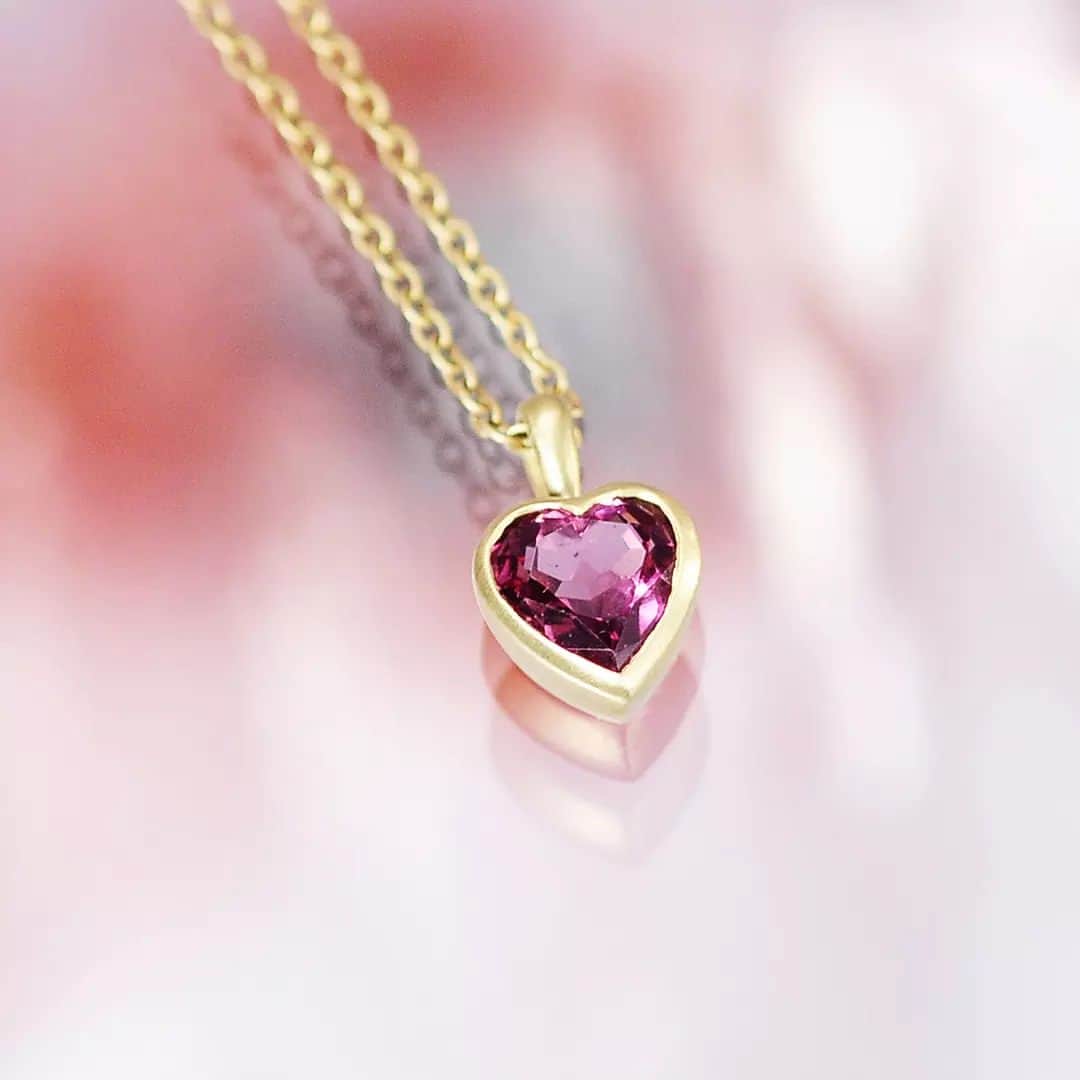 のインスタグラム：「This 2.15 carat deep blush red rhodolite heart pendant is a timeless representation of love and symbolizes the spiritual, emotional, and intellectual beauty of the human heart.」