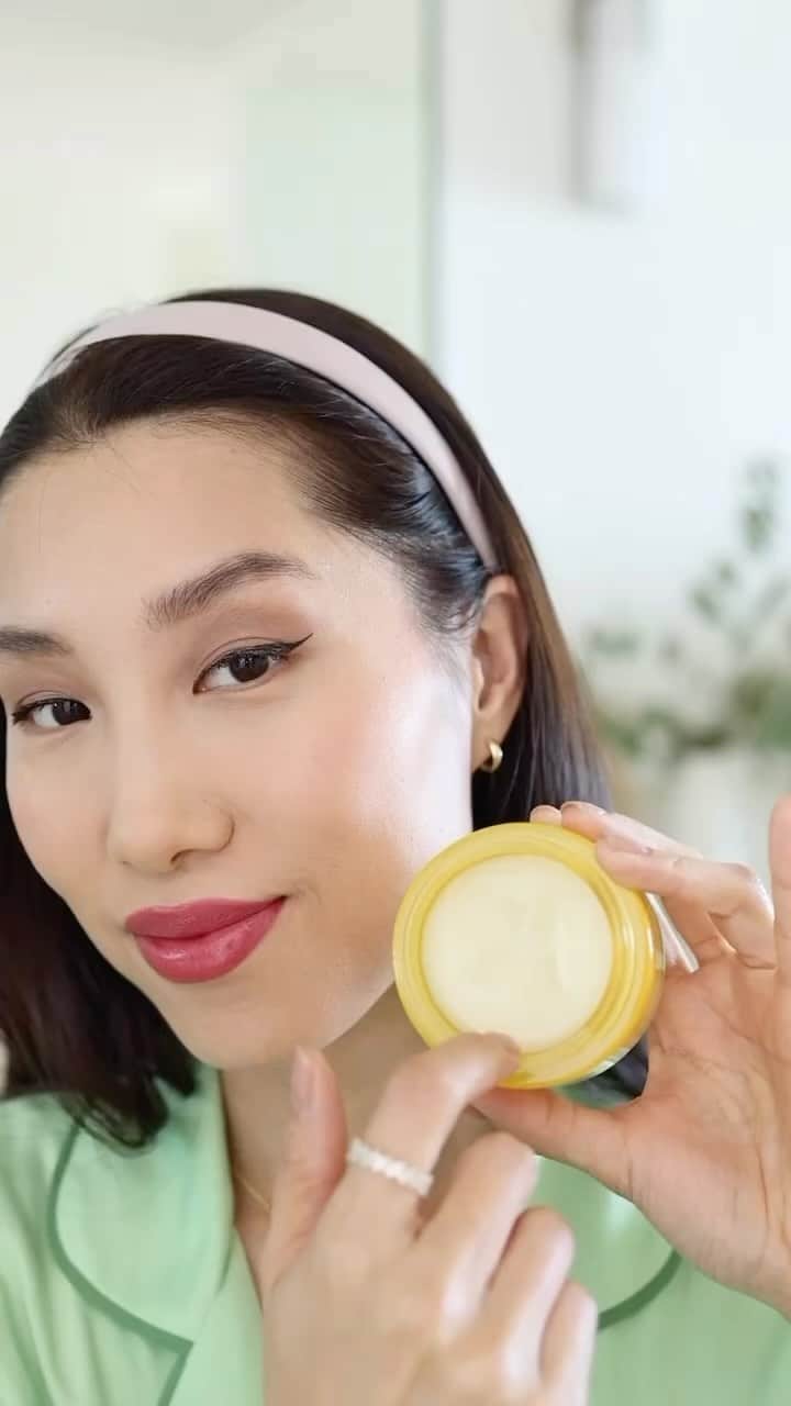 ロクシタンのインスタグラム：「When in doubt, double cleanse it out. 🫧😉 Ft: @chrishanxoxo #immortelle #loccitane #cleansingbalm #cleanser」