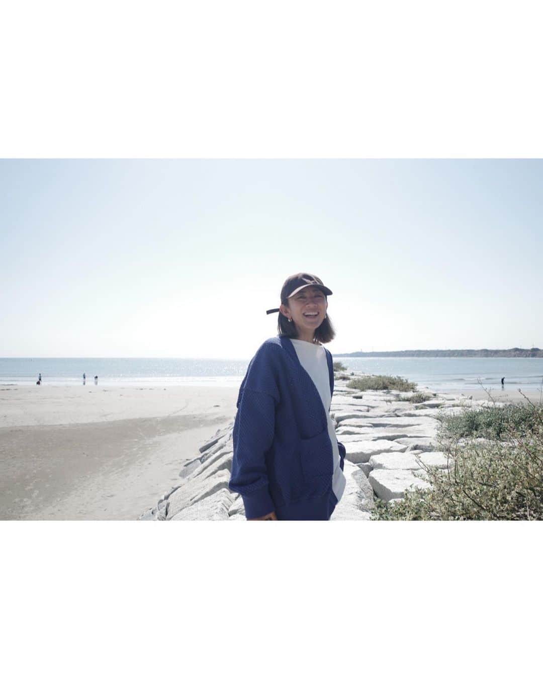 土井地恵理子のインスタグラム：「・ 楽しかったあとは 笑っちゃうよね  波のある混んだポイントより 隣の小波の貸切がサイコー 　 GW前の早朝surf  thanks 📷 @aframe @mai_cono」