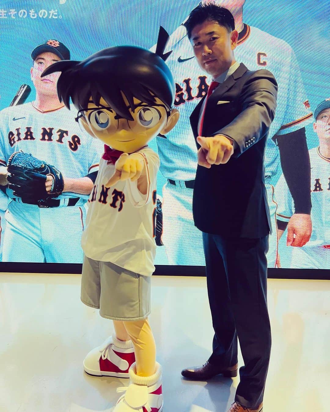 のインスタグラム：「ジャイアンツ　劇的逆転勝利✨  シビレマシタ！ルーズベルトゲーム⚾️  最高の応援ありがとうございました！！  見た目は大人、中身は子供  迷MC  利根川タナン  次はブリンソン選手に伝わるように英語のアナウンス頑張りますね😅  ※本日はコナンデーでした  #ジャイアンツ #コナン #読売ジャイアンツ #東京ドーム #スタジアムmc #髙橋大輔 #高橋大輔 #逆光」