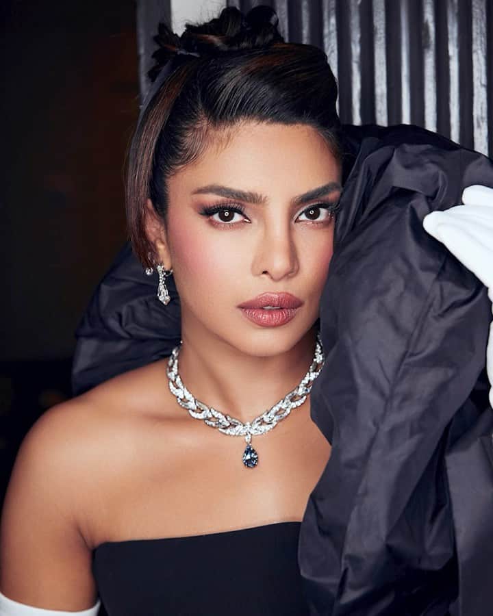プリヤンカー・チョープラーのインスタグラム：「An unforgettable Met Gala! Priyanka wore a bespoke Bulgari High Jewelry necklace creation featuring an extraordinary vintage blue diamond, the 1970 Bulgari Laguna Blu, proving the extraordinary ability of Bulgari to craft magnificent jewels with the rarest gifts of nature. The 11.16 carat vintage Bulgari Laguna Blu diamond is the largest blue diamond Bulgari has ever used and the most valuable Bulgari jewel ever to go on sale when it does later this May at Sotheby’s Geneva.  Pictures by @nicolasgerardin Video by @f2max Film director @maximsap Filmed by @marty_rush  #Bulgari #BulgariHighJewelry #MetGala @sothebys @sothebysjewels」