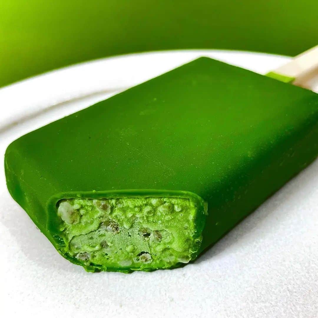 Matchæologist®さんのインスタグラム写真 - (Matchæologist®Instagram)「#Matcha #IceCream 🍦 Season has officially started! 🎉 Tag a friend who’d love to have a bite of this delightful 😍 #MatchaCreation captured by @matchakochan!  . If you have come across some amazing #MatchaCreations – we would love to see them 💚. Tag @Matchaeologist #MatchaCreation to keep us updated! . 👉 Click the link in our bio @Matchaeologist to find out more! . Matchæologist® #Matchaeologist Matchaeologist.com」5月4日 0時03分 - matchaeologist
