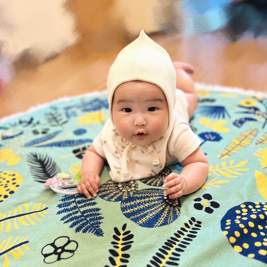 のインスタグラム：「自分のことに精一杯で、自分を最優先して生きてきた。  唯一無二の存在ができた今 自分のことなんて後まわしな毎日だけど 間違いなく今までの人生でいちばん幸せ。  ただただ愛おしい〜😘」