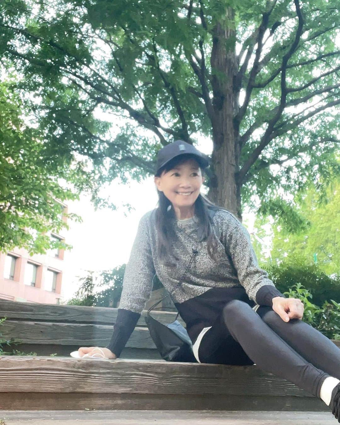 アグネス・チャンのインスタグラム：「It was a busy day. But I still  managed to walk 5600 steps. Not too bad.」