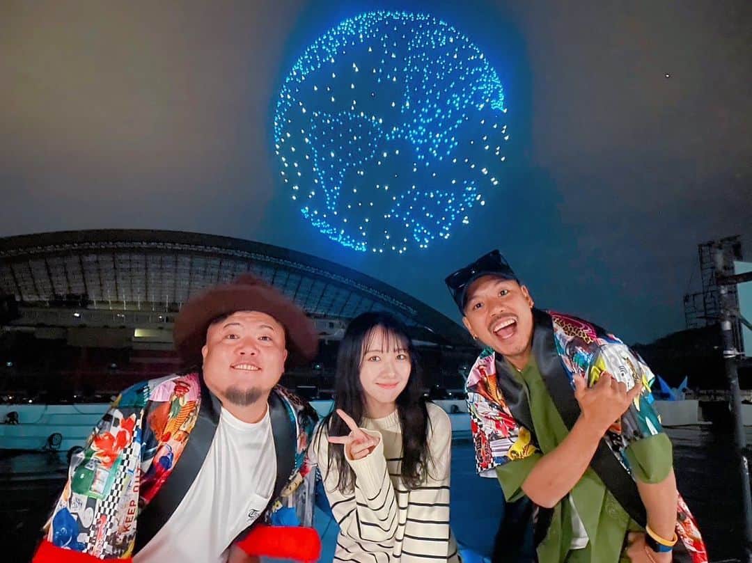 HIPPYのインスタグラム：「#HIROSHIMAミライバトン リハーサルを終え 度肝を抜かれすぎて放心状態 広島で！広島の空で！ すんごいエンタメが展開されます  ドローンショーまじでえぐい！凄まじすぎる瞬間芸術！ みんなで描く瞬間芸術！ぜひご一緒ください！  明日 5/4 エディオンスタジアム広島！ 19時開演 当日券あります！来て損なし！まじですごい！  #国内最大規模のドローンショー #EXILE #GENERATIONS #STU48 #HIPPY #TEE #白A #レッドクリフ  #世武裕子 #NEXTひろしま神楽 #KAYLLY  #加藤健一 #スタジオFLEX #瀬戸内高校TWINKLES #桜が丘高校PINKRAWRS」