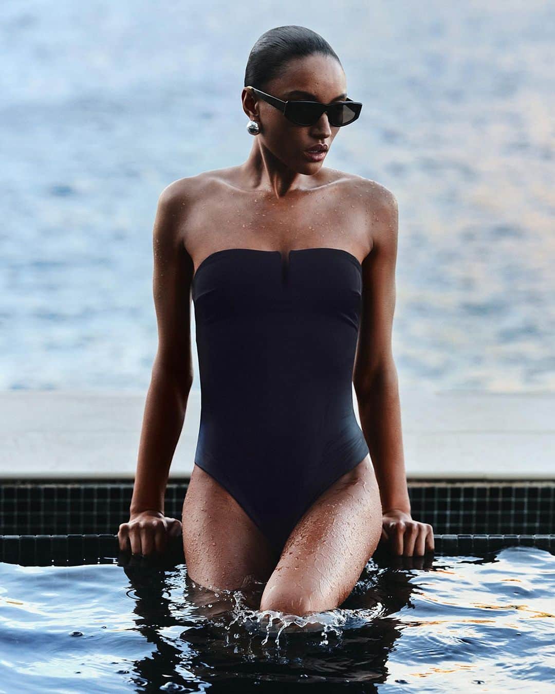 コスさんのインスタグラム写真 - (コスInstagram)「Summer 2023 Collection | Understated swim looks prove the power of simplicity.​  ​The Riviera, France.」5月4日 0時16分 - cosstores