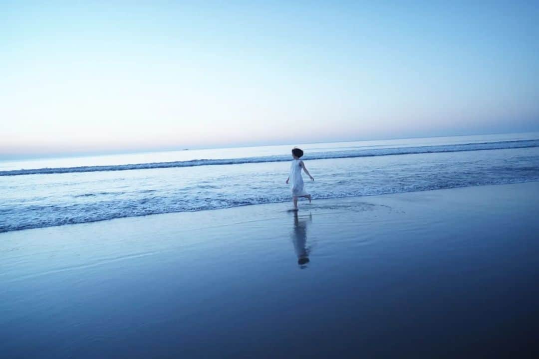 岩倉しおりさんのインスタグラム写真 - (岩倉しおりInstagram)「朝の海。」5月4日 0時30分 - iwakurashiori