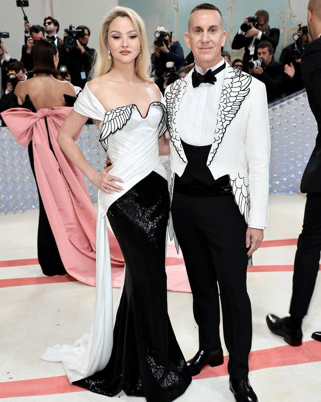 デヴォン青木のインスタグラム：「Met Gala 2023. Thank you for an incredible evening @voguemagazine and Anna Wintour and for honoring Karl Lagerfeld beautifully. Thank you @jeremyscott Your design to honor Karl is breathtaking!! I loved spending the evening with you! You are extraordinary!! 💫    Thank you @MetMuseum and @voguemagazine for celebrating the life of Karl Lagerfeld, a man who meant so much to all of us. Karl truly transformed this world with his unique ability to communicate beauty and art across time and culture. Karl dedicated every hour of his life to dazzling the world with remarkable creativity, invention and total freedom of expression. His ideas were unforgettable and challenged convention. He was a visionary that will never be forgotten. Please go see the exhibition Karl Lagerfeld: A Line of Beauty May 5th - July 16th, 2023 Upcoming at The Met Fifth Avenue, Gallery 899 that opens May 6th to July 16th.   A massive thank you to my team for helping to get me red carpet ready!  A girls TEAM is everything 💗 I am so grateful. The best partner @jbailey13b best management @itsdrewhunter Sensational glam: @hungvanngo assisted by @tsuyo_sekimoto skin-prep @fabricioormonde hair maestro @petergrayhair color @hair_colorbydavidadams asst @mariel_therese_hair_ @alexandra.easihairpro Stylist @meghanstimac @carson_stannard @gismondi1754 @nailsbymei  Pictures @gettyentertainment Gown @jeremyscott @pabloolea @juliana.shyu expert tailoring @laurabasci」