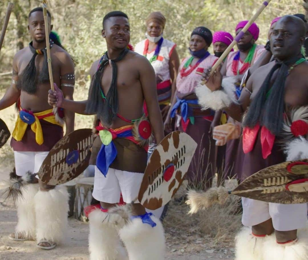 ブリアナ・エヴィガンのインスタグラム：「Each society in the world has its own cultural traditions that identify their heritage and makes them uniquely different. Our culture and traditions form our identities, explain beliefs and histories, and contribute to the vibrant varieties of human life.  It is why cultural preservation is important! ❤️  .. #wildlifeconservation #conservation #africa #communityfirst #foodsecurity #sustainability」