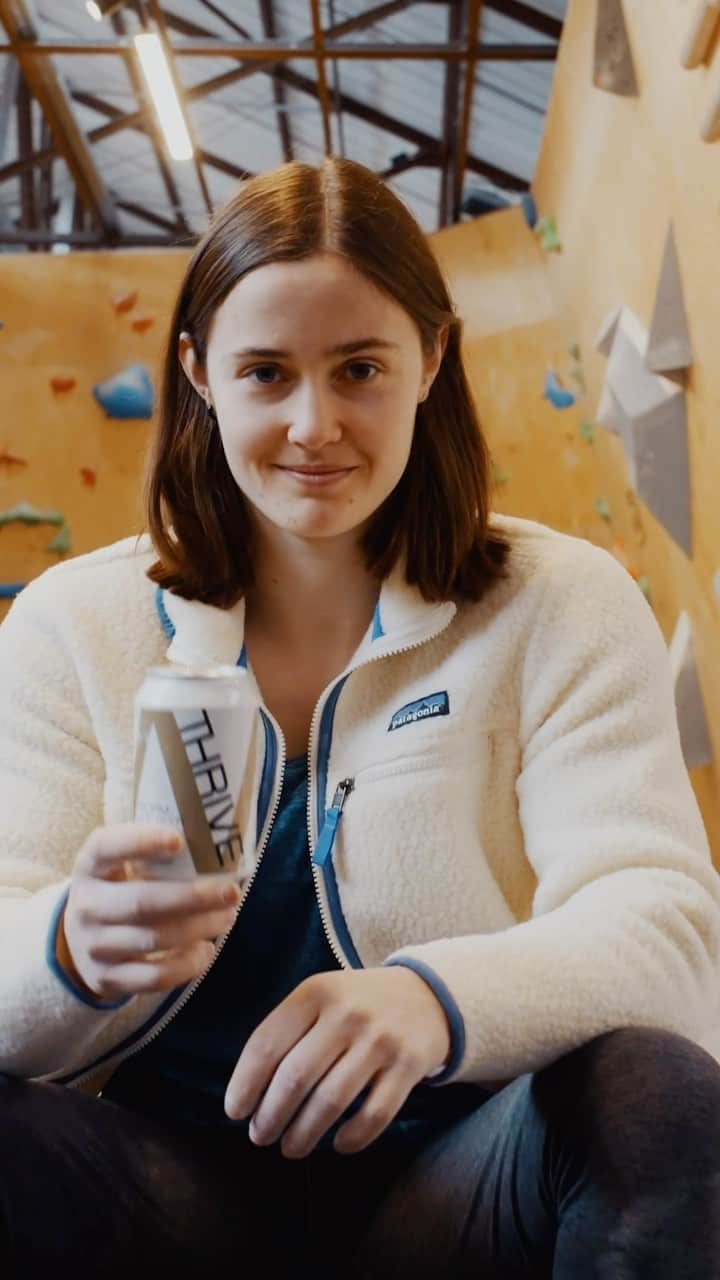 クロエ・コリエーのインスタグラム：「The soon to be best climber in the world @chloe_caulier just can’t stop drinking beers. 🍻   We’re just saying. Sure, this is sponsored. But it’s also 100% true.  #gothrive #beer #alcoholfree #sportsbeer #climbing #bouldering #recovery #changethegame」