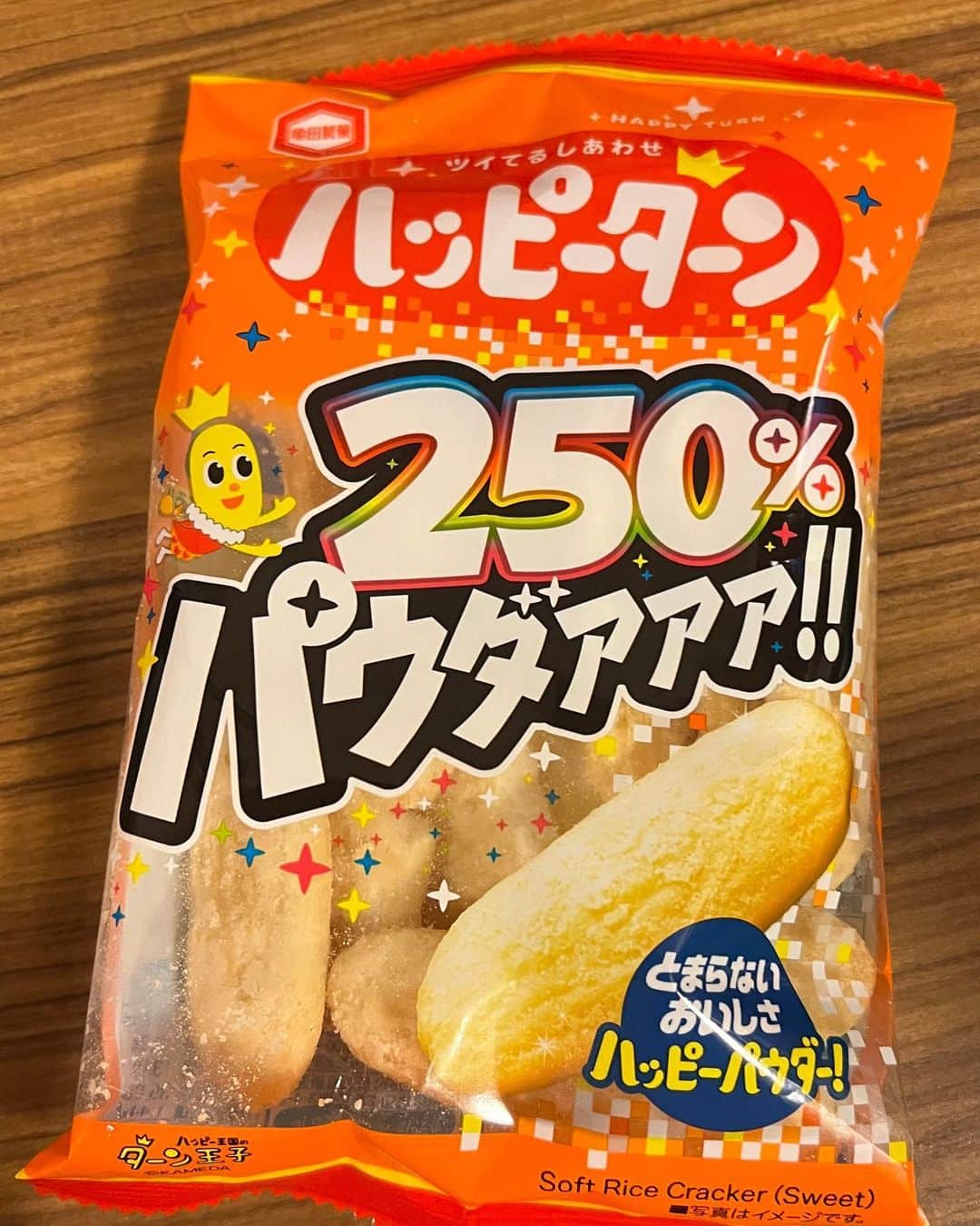 326のインスタグラム：「疲れすぎて…手を出したら戻って来れないっていう白い粉に手出しちゃったよ… （使い古されたネタに頼るあたり本当に疲れてるのかも） あたちは元気です」
