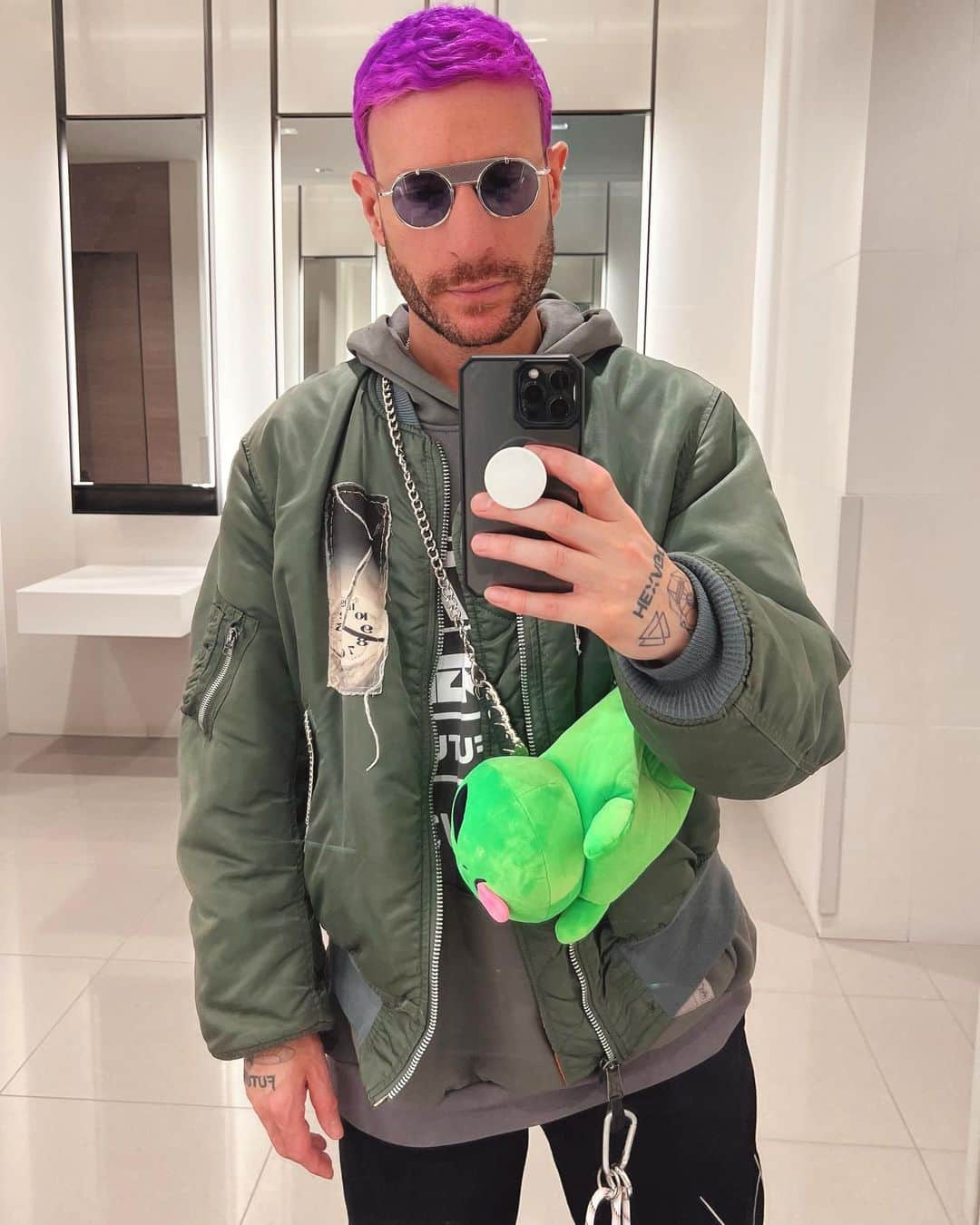 ドン・ディアブロさんのインスタグラム写真 - (ドン・ディアブロInstagram)「Back on tour! Hope to see you all very soon in the FUTURE 🖤👽 #DonDiablo #TourDates」5月4日 1時46分 - dondiablo