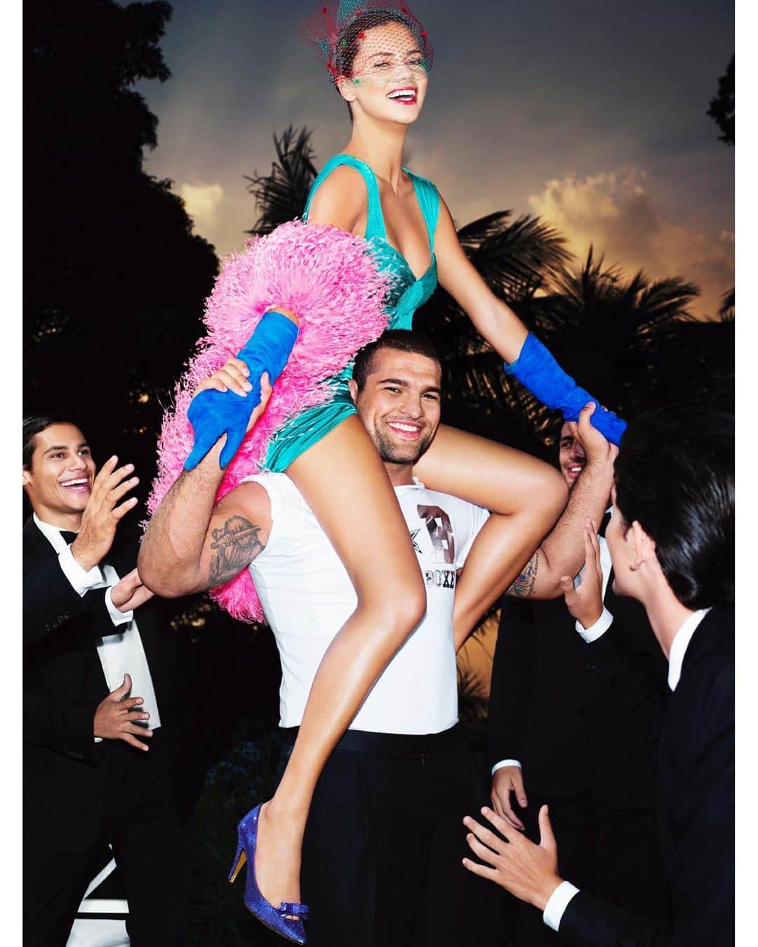 マリオ・テスティーノのインスタグラム：「TESTINO ARCHIVE, BLAME IT ON BRAZIL, VANITY FAIR 2007 Brazil has always brought a great energy into my life, especially through artists I admire, like Caetano Veloso, Bebel Gilberto, Marisa Monte, Cauã Reymond, Adriana Lima and Alessandra Ambrosio. When working with Michael Roberts on a story about Brazil, we decided to feature many of the people that defined the country for me. A mix of talent, fun, sensuality and warmth.  _ O Brasil sempre trouxe uma energia incrível para minha vida, principalmente através de artistas que admiro, como Caetano Veloso, Bebel Gilberto, Marisa Monte, Cauã Reymond, Adriana Lima e Alessandra Ambrosio. Ao trabalhar com Michael Roberts em uma editorial sobre o Brasil, decidimos apresentar muitas das pessoas que definiram o país para mim. Uma mistura de talento, diversão, sensualidade e calor.  #TatianaSantoDomingo #AliceDellal @charlotteolympia @bebelgilberto @fsemprebom @flaoliveiraofficial @izabelgoulart @marcellebittar @raica_oliveira @graydon.carter」