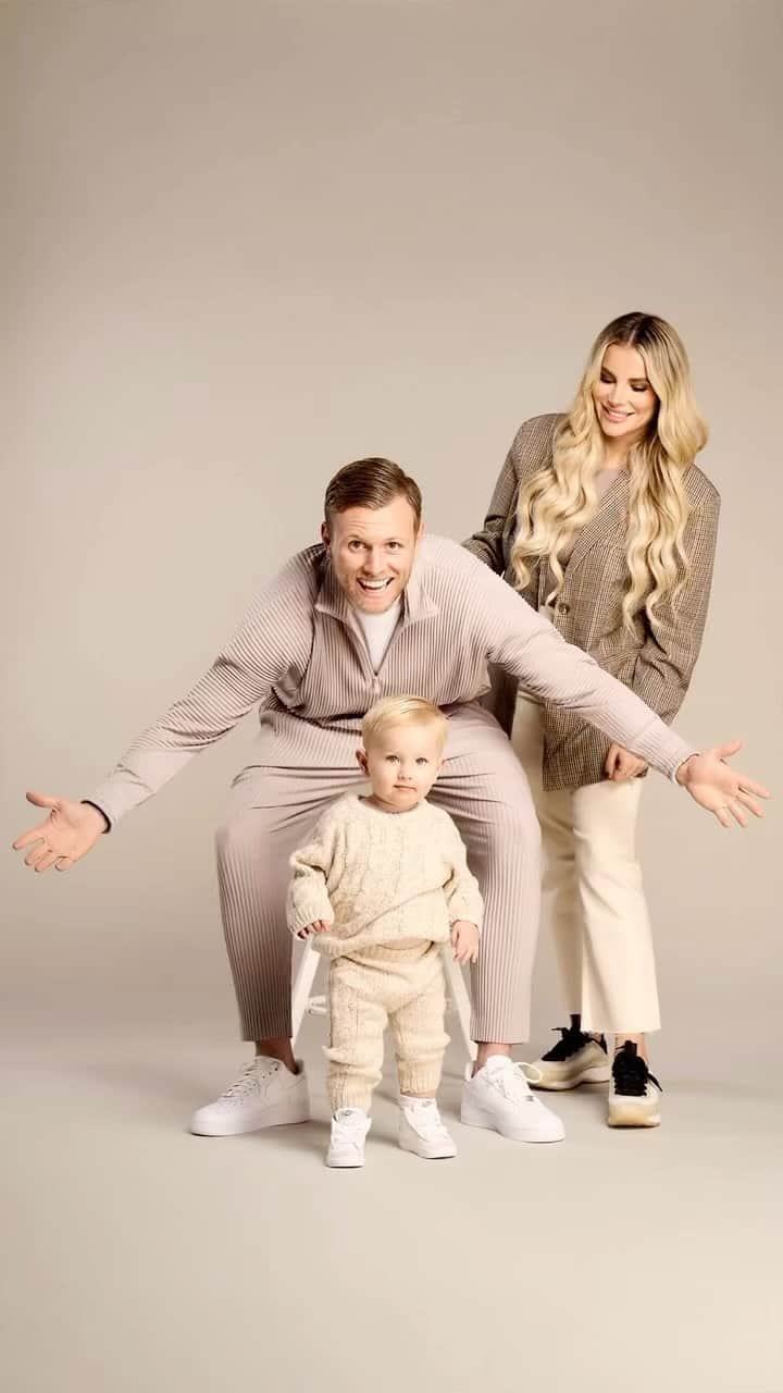 ジョージア・コウソウロウのインスタグラム：「GEORGIA & TOMMY BABY STEPS series 4 is back on THURSDAY 11th may 9pm itvbe .. 💖   Thank you for your support as always .. this series is a journey .. iv gone through every emotion but I’m so thankful for my family .. @tommy_mallet thank you for you.. we are a team 💖」