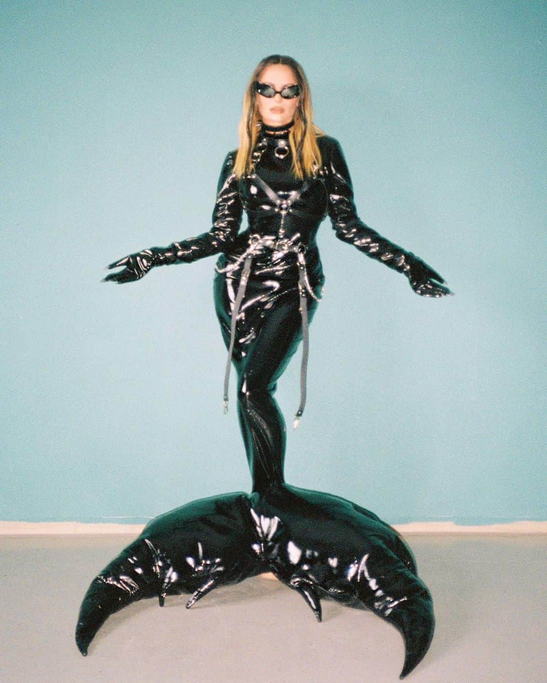 Delia Matacheのインスタグラム：「#sirenaapelor #flexx @hilke.muslim 🧜🏻‍♀️🧜🏻‍♀️💦🤌🏻」