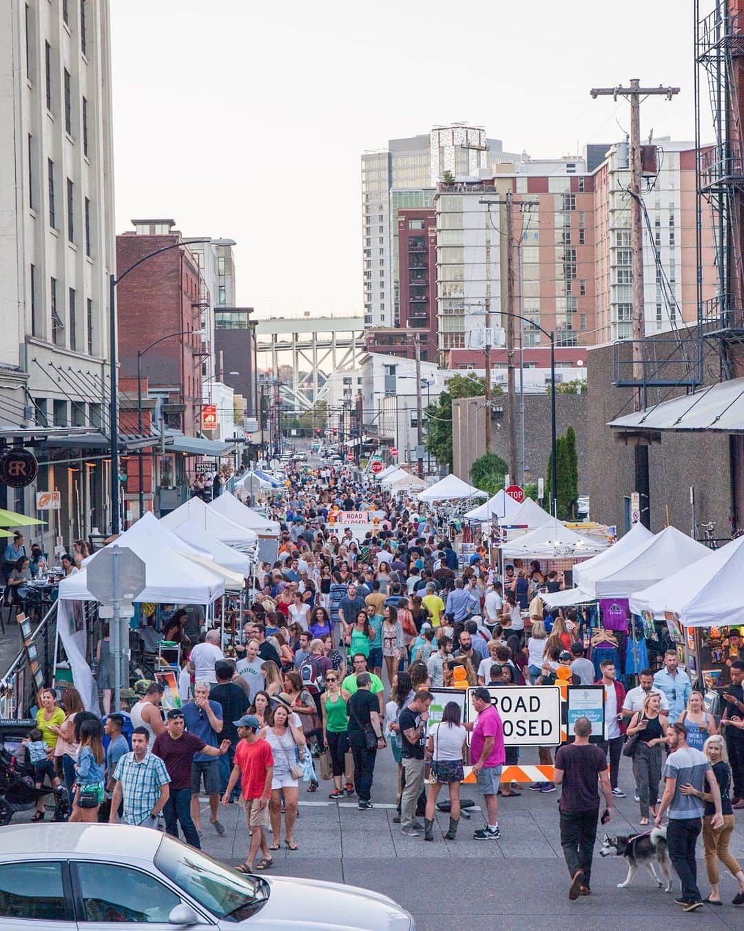 Portlandさんのインスタグラム写真 - (PortlandInstagram)「It’s that time again! 🙌 First Thursday is upon us. Tomorrow on NW 13th in the Pearl, enjoy local brands, businesses, artists, and vendors as they share everything that makes this city great. From food and drink to apparel and art prints, there’s something for everyone at First Thursday! Spring is in the air, and it’s the beginning of a month - get out and enjoy the Rose City tomorrow! 🌹☀️ @firstthursdayportland @urbanartnetwork #portland #pnw #oregon #portlandoregon #pacificnorthwest #travelportland #pdx」5月4日 4時00分 - portland