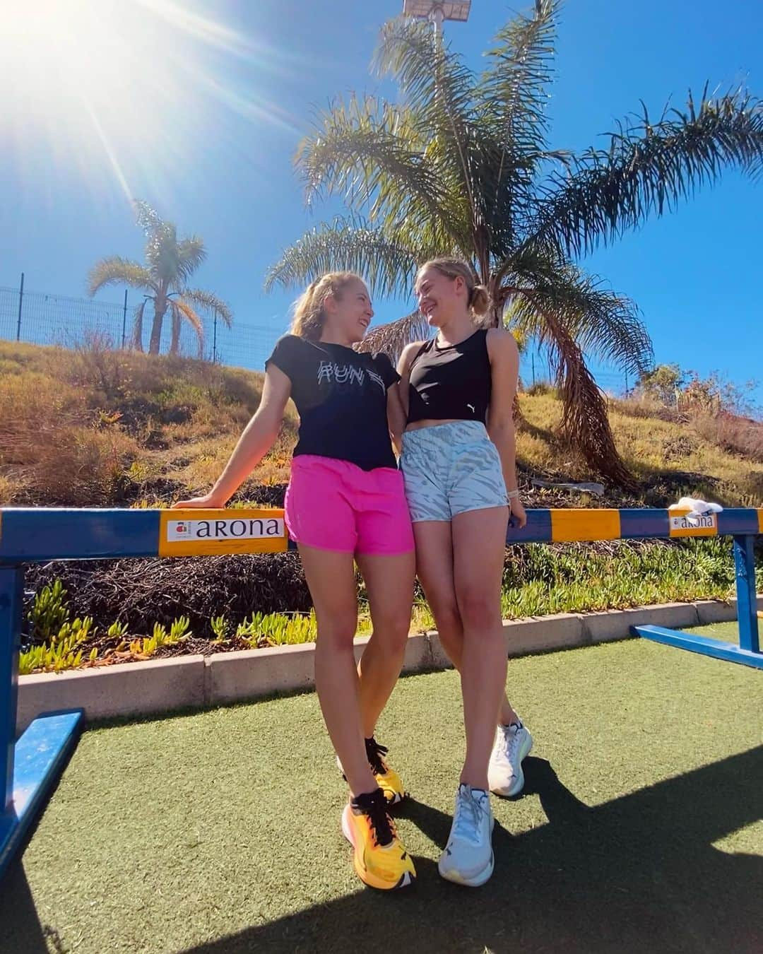 Sophia JUNKのインスタグラム：「Work under the sun is going well so far ☀️🏃🏼‍♀️🏋🏽‍♀️ Finally back with my girl 💜  #trackandfield #pumaathlete #foreverfaster #trainingscamp #girls #sporthilferlp #lgrheinwied #motivation #sun」