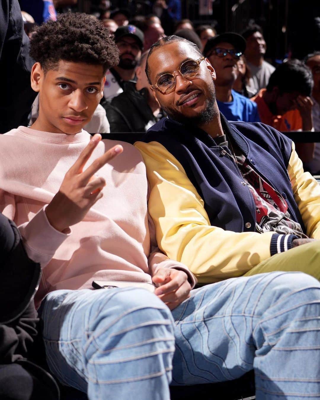 カーメロ・アンソニーのインスタグラム：「Night out with @kiyananthony and @nyknicks win 🙌🏾   📸: @nbafashionfits」